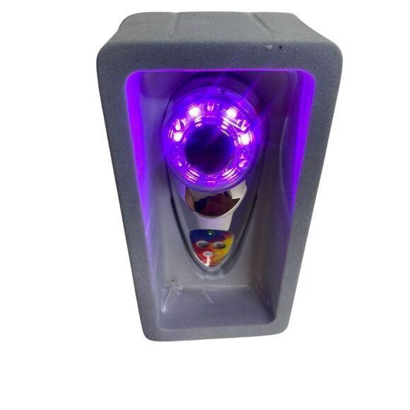 Optimizer Voyage Tri-light++ in Silver by Skin Inc - Picture 5 of 5